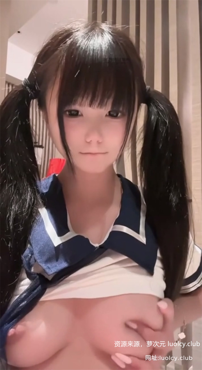 离离 – [888定制] [露脸] 9分钟 超可爱萝莉 [双马尾女儿服+水手服自慰] [2P2V-406MB] 持续更新中