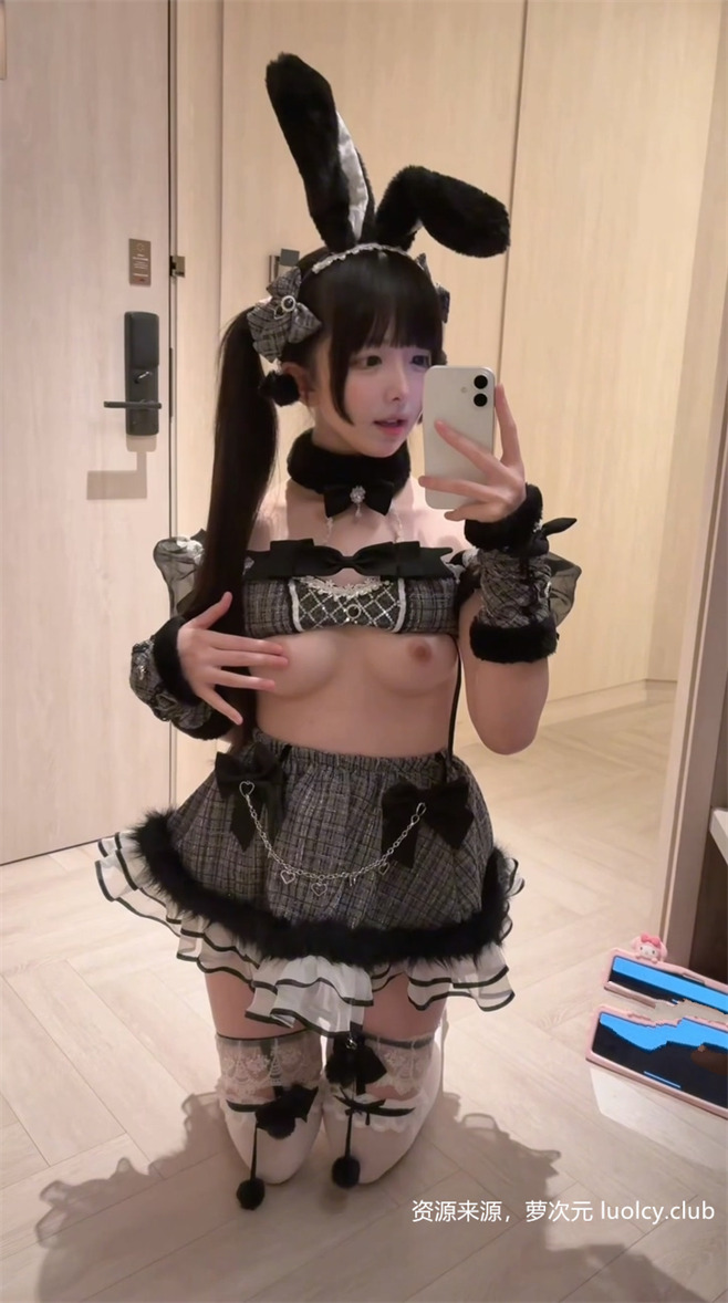 小悠悠@ouo55te – [520门槛] 6分钟 双马尾白丝洛丽塔对镜自慰 [1V-314MB] 持续更新中
